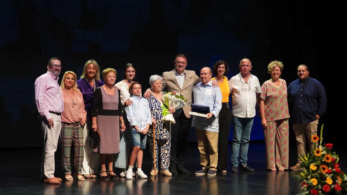 Berja conmemora el Día del Mayor con una merienda y un emotivo homenaje a José Sevilla Parrón